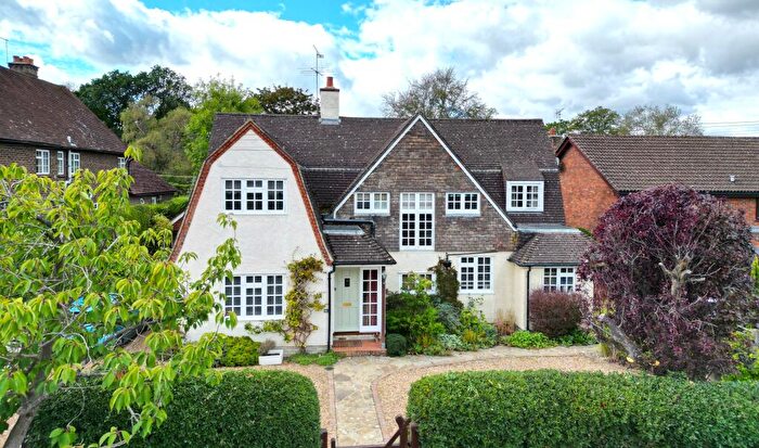 4 Bedroom Detached House For Sale In Lancaster Avenue, Farnham, GU9
