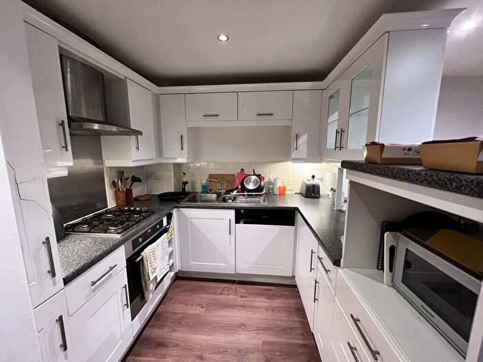 2 Bedroom Apartment To Rent In Russet Drive, St Albans, AL4