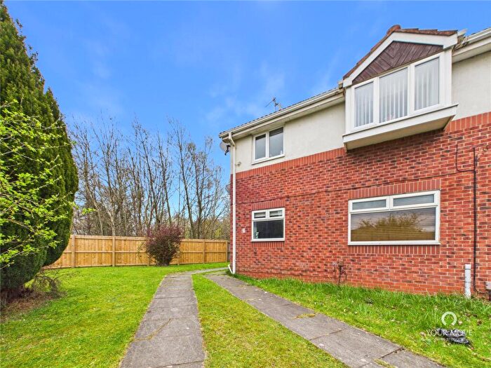 2 Bedroom Flat To Rent In Chaucer Close, Gateshead, Tyne And Wear, NE8