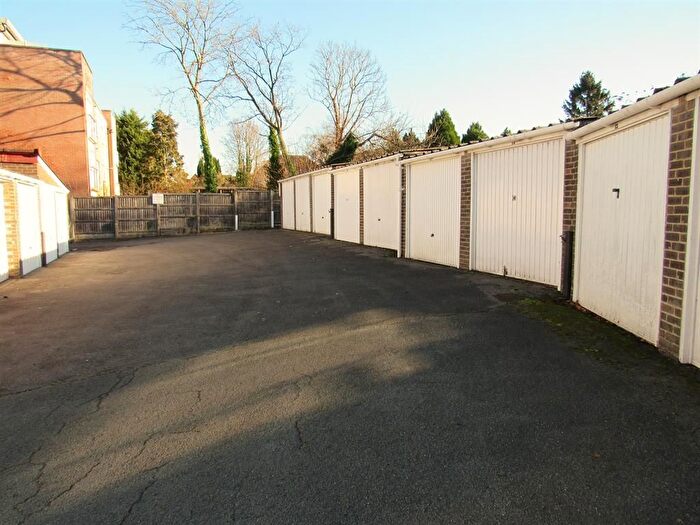 2 Bedroom Flat To Rent In Addiscombe Road, Croydon, CR0