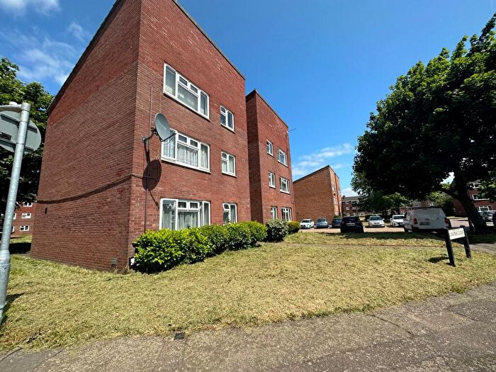 2 Bedroom Apartment To Rent In Rowan Drive, Broxbourne, EN10