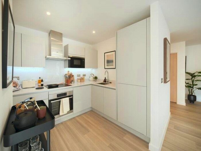 Studio To Rent In St John's Rd, Isleworth, London, TW7