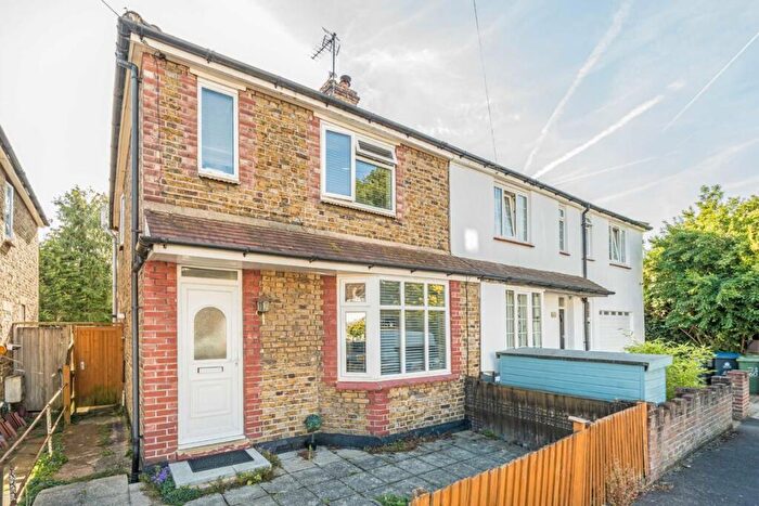 3 Bedroom House To Rent In Auckland Road, Kingston, KT1
