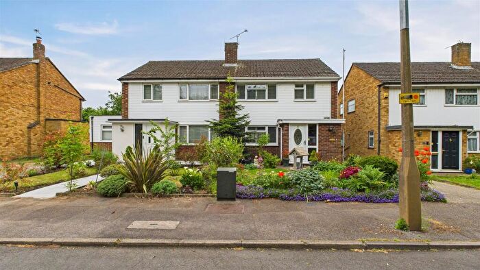 3 Bedroom Semi-Detached House For Sale In Stafford Close, Cheshunt, EN8