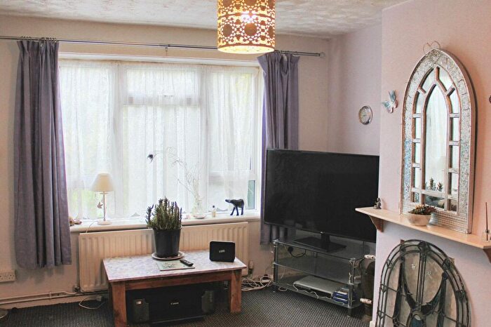 2 Bedroom Semi-Detached House For Sale In Paraker Way, Hythe, CT21