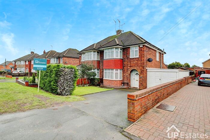 3 Bedroom Semi Detached House For Sale In Wheelwright Lane, Ash Green, Coventry, CV7