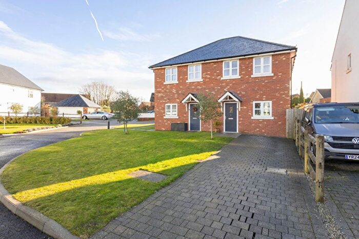 3 Bedroom Semi-Detached House For Sale In Windmill Close, Hawkinge, CT18