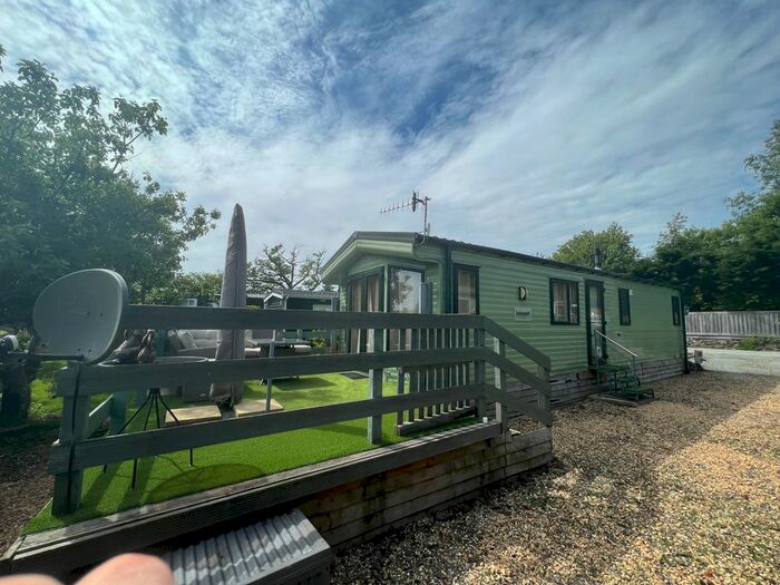 2 Bedroom Lodge For Sale In Rhos Park, Crossgates, LD2