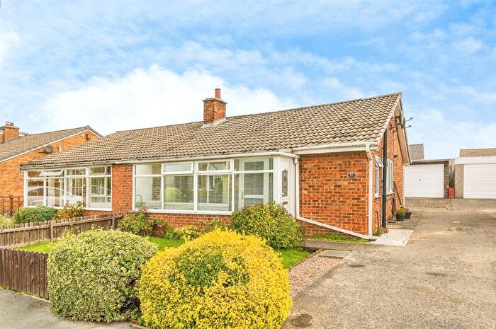 2 Bedroom Semi-detached Bungalow For Sale In Coxley View, Netherton, Wakefield, WF4