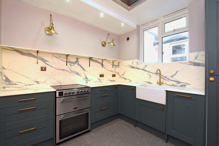 2 Bedroom Flat To Rent In Raie Maisonettes Barry Road, SE22