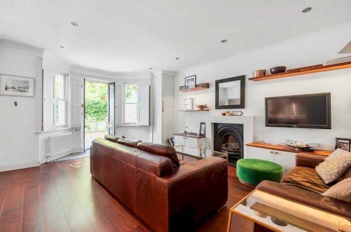 3 Bedroom Flat To Rent In Elsham Road, London, W14