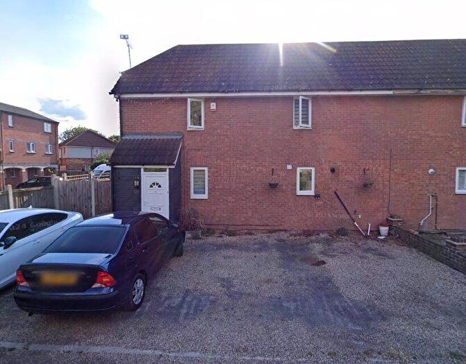 2 Bedroom End Of Terrace House To Rent In Fairfax Avenue, SS13