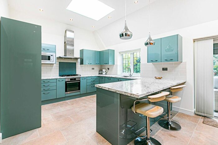 5 Bedroom Detached House For Sale In Billy Lows Lane, Potters Bar, EN6