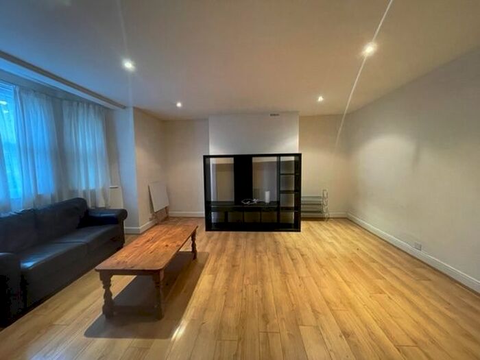 2 Bedroom Flat To Rent In Warham Road, South Croydon, CR2