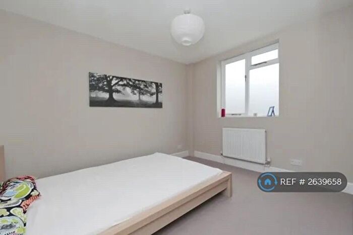 3 Bedroom Terraced House To Rent In Elcot Avenue, London, SE15