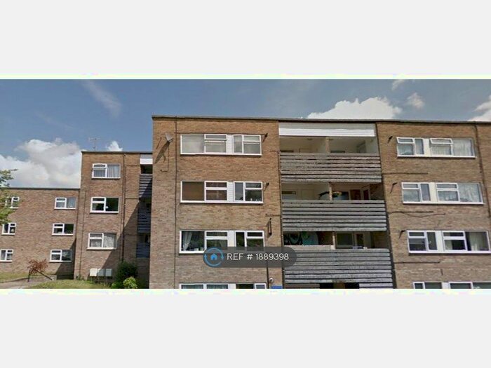 2 Bedroom Flat To Rent In Beech Drive, Berkhamsted, HP4