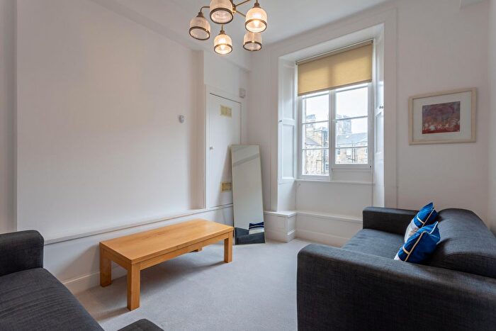 3 Bedroom Flat To Rent In Grindlay Street, City Centre, Edinburgh, EH3