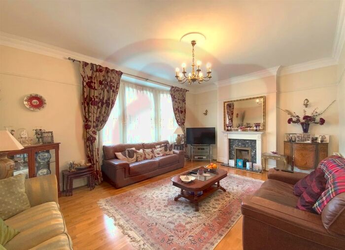 3 Bedroom Flat To Rent In Edith Villas, West Kensington W14