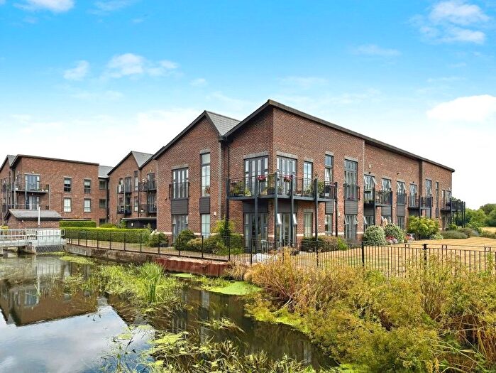 2 Bedroom Flat To Rent In Gresham Park Road, Old Woking, Woking, Surrey, GU22