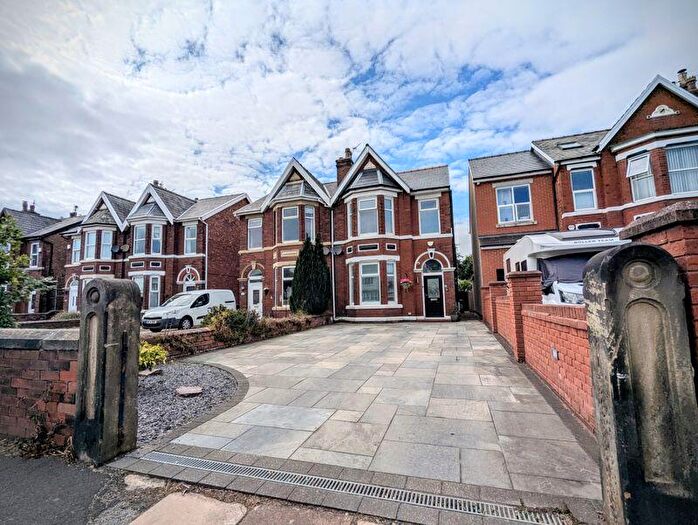 4 Bedroom Semi-Detached House To Rent In Golf Open - Denmark Road, Churchtown - Sleeps, PR9
