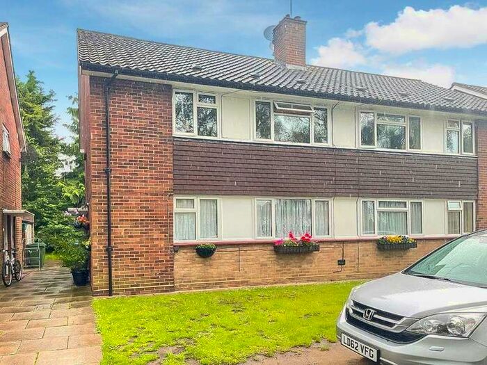 1 Bedroom Flat To Rent In Vicarage Fields, Walton On Thames, Surrey, KT12