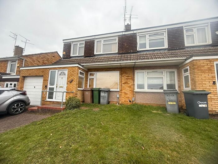 3 Bedroom Semi-Detached House To Rent In Butely Road, Luton, LU4