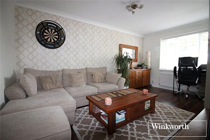 1 Bedroom Maisonette To Rent In Farm Close, Borehamwood, Hertfordshire, WD6