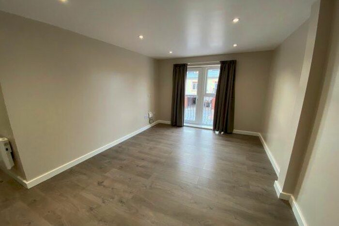 3 Bedroom Flat To Rent In Danelaw Court, Hinckley LE10