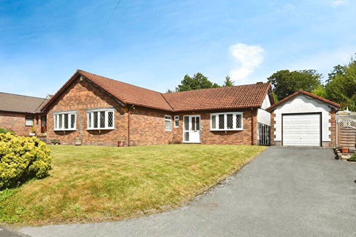 3 Bedroom Bungalow For Sale In Maesquarre Road, Betws, Ammanford, Carmarthenshire, SA18
