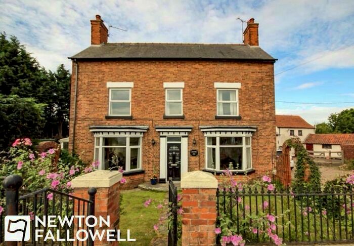 5 Bedroom Detached House For Sale In Great North Road, Markham Moor, DN22