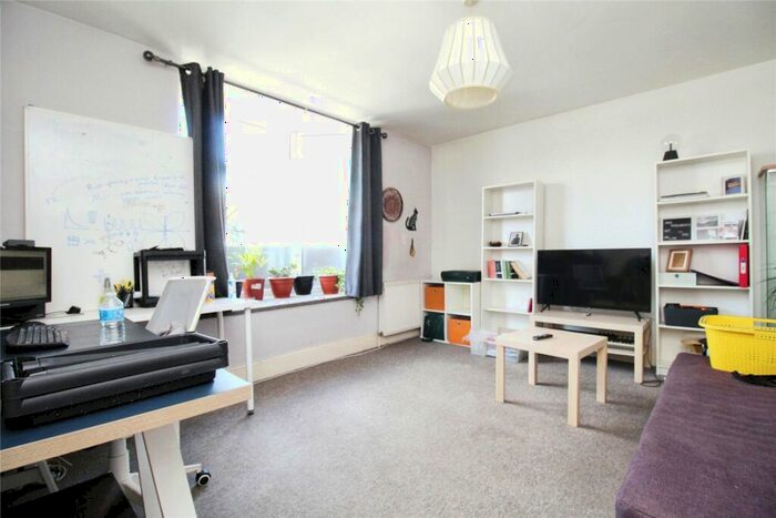 2 Bedroom Flat To Rent In Fawcett Road, Southsea, Hampshire, PO4