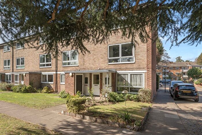 2 Bedroom Flat For Sale In Maple Road, Surbiton, KT6