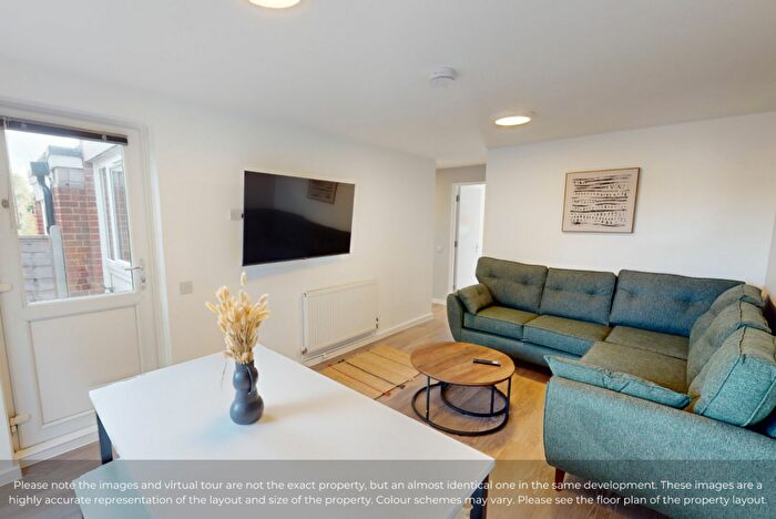 4 Bedroom House To Rent In Lebanon Close, EX4