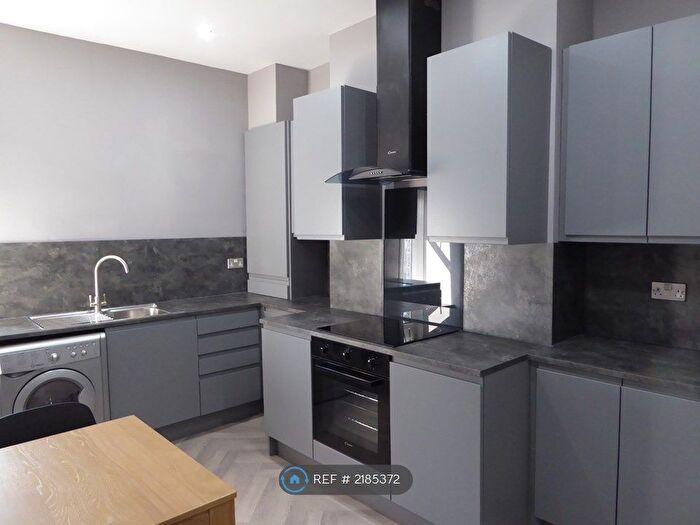 2 Bedroom Flat To Rent In South View, Guiseley, Leeds, LS20
