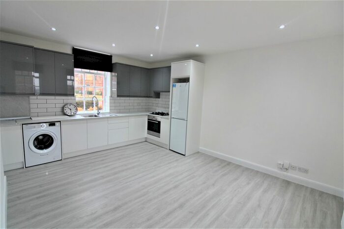 2 Bedroom Flat To Rent In Pennington Drive, London N21