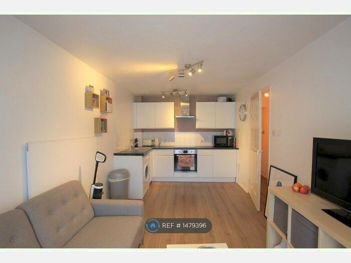 1 Bedroom Flat To Rent In Heathfield Drive, Mitcham, CR4