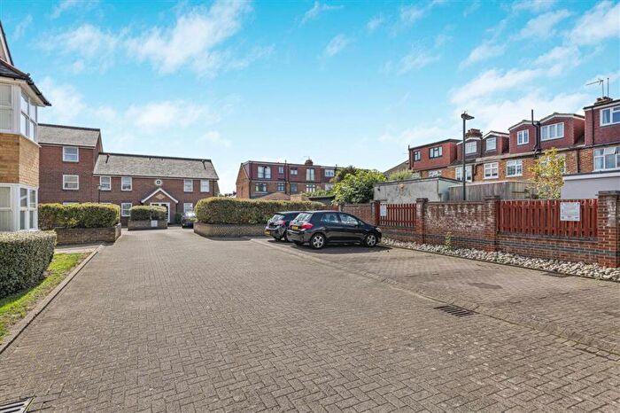 1 Bedroom Flat For Sale In Dovecote Gardens, East Sheen, SW14