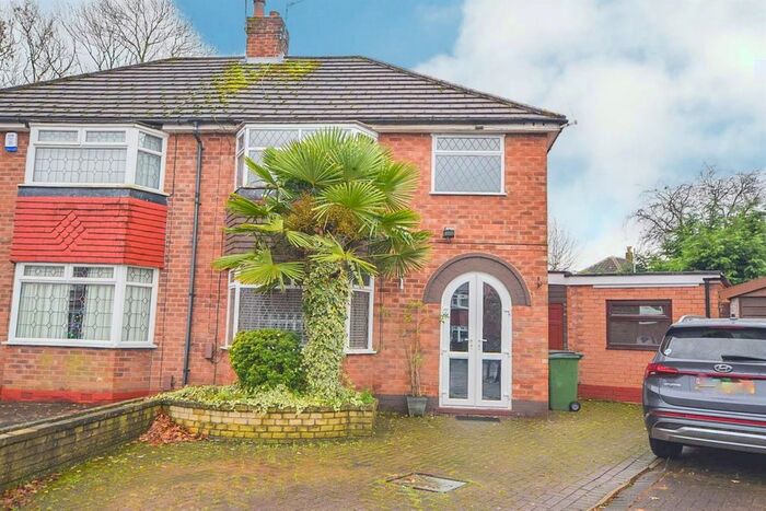 3 Bedroom Semi-Detached House To Rent In Motcombe Road, Heald Green, Cheadle, SK8