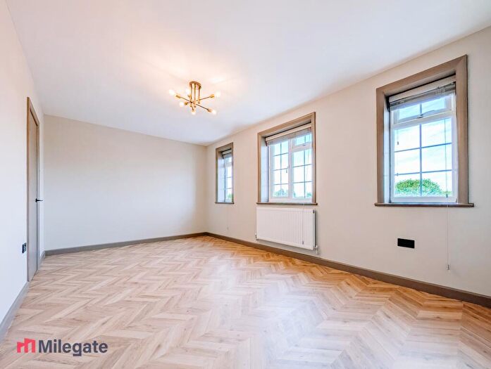 4 Bedroom Flat To Rent In Hook Road, Chessington, KT9
