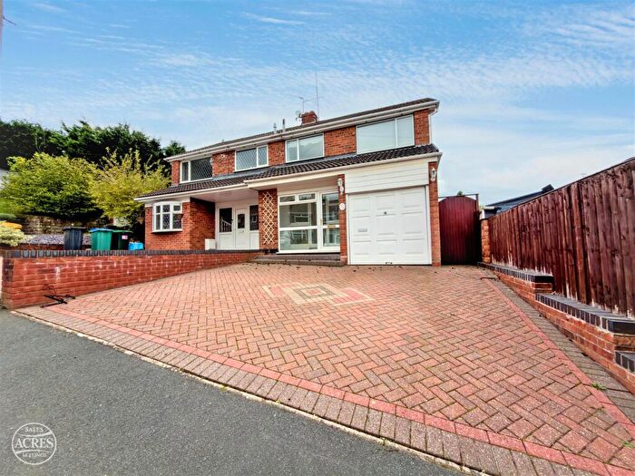 3 Bedroom Semi-Detached House For Sale In Highcroft, Great Barr, Birmingham, B43