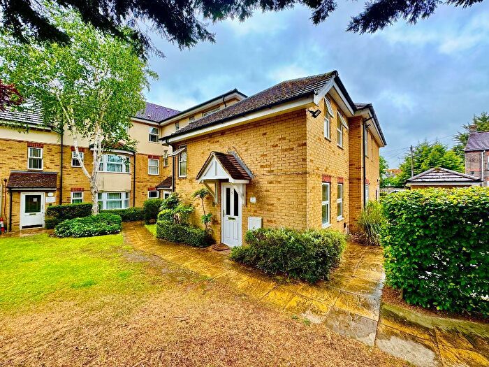 1 Bedroom Maisonette For Sale In Green Dragon Court, South Luton, Luton, Bedfordshire, LU1