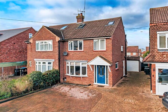 4 Bedroom Semi Detached House For Sale In Woodberry Down, Epping, CM16