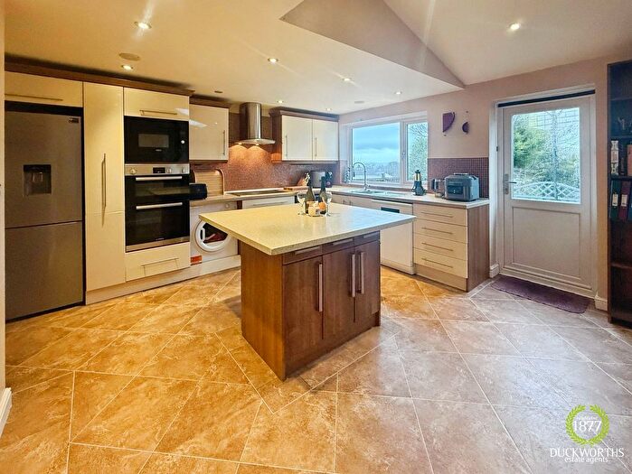 4 Bedroom Semi Detached House For Sale In Rossendale Avenue, Burnley, BB11