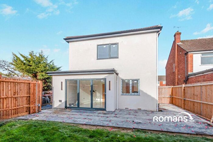 3 Bedroom Detached House To Rent In Field Way, Aldershot, Hampshire, GU12