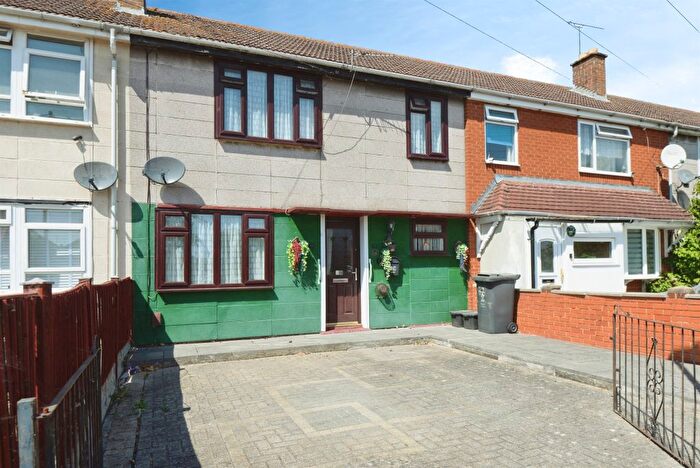 3 Bedroom Terraced House For Sale In Lennox Drive, Swindon, SN3
