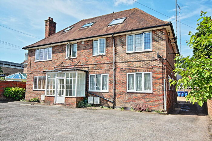1 Bedroom Flat To Rent In Chobham Road, Woking, GU21