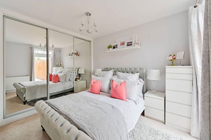 1 Bedroom Flat For Sale In Rectory Lane, Tooting, London, SW17