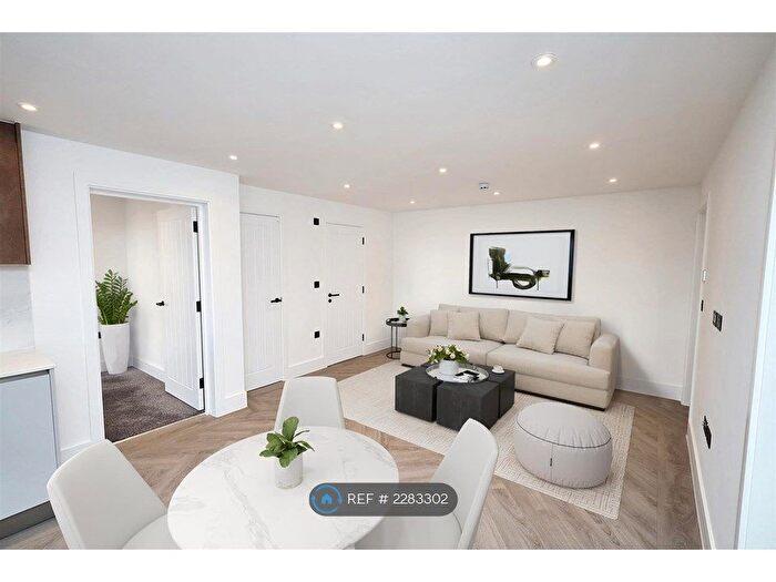3 Bedroom Flat To Rent In Ennerdale Court, Surbiton, KT5