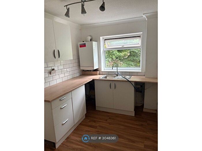 1 Bedroom Flat To Rent In Bury Old Road, Salford, M7