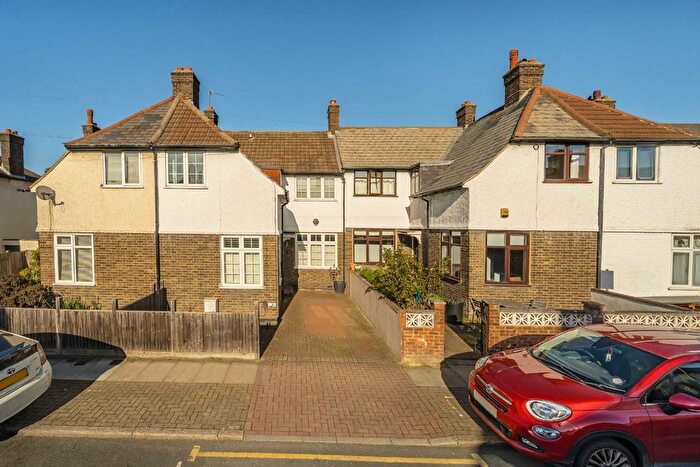 3 Bedroom Property For Sale In Topsham Road, Tooting, SW17
